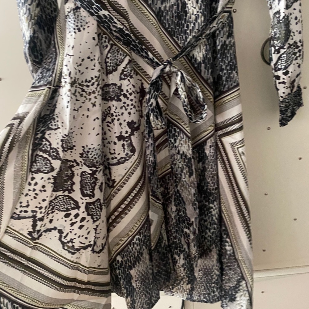 New with Tags- Ted Backer dress- 4 ( size 10) - Picture 6 of 10